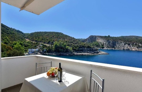 Pokrivenik Apartment | Apartments Igor (44141-A3) - Gdinj - island Hvar