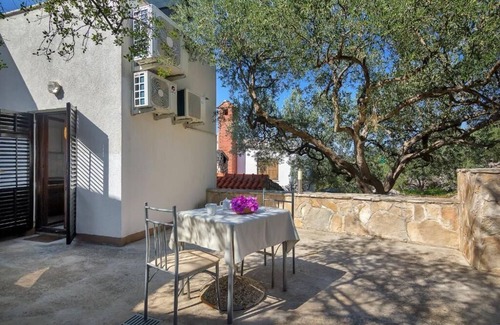 Pokrivenik Apartment | Apartments Igor (44141-A8) - Gdinj - island Hvar