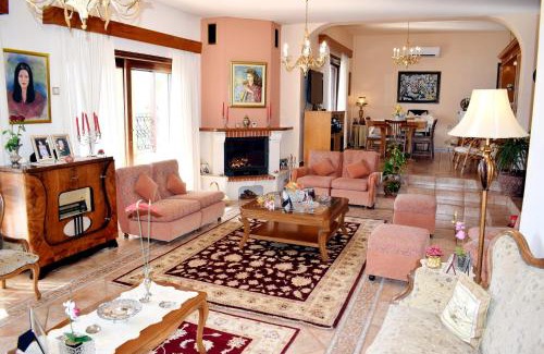 Pitharion Apartment | Apartments in Argoulidhés, Greece