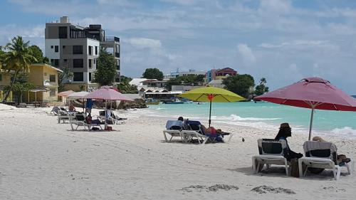 Saint Lawrence Apartment | Apartments in Bridgetown, Barbados