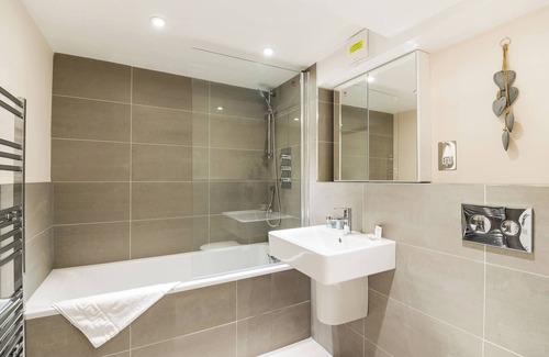 Pimlico Apartment | Apartments in Central London | Perfect for Families | Steps to Vicent Square
