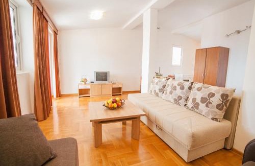 Petrovac Apartment | Apartments Ivan