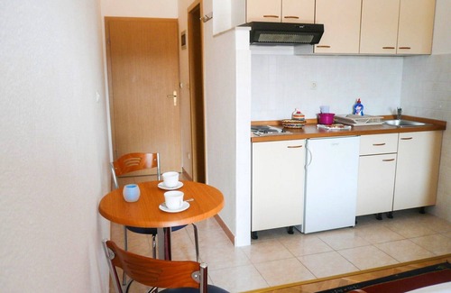 Istok Apartment | Apartments Justina, (16427), Makarska, Croatia