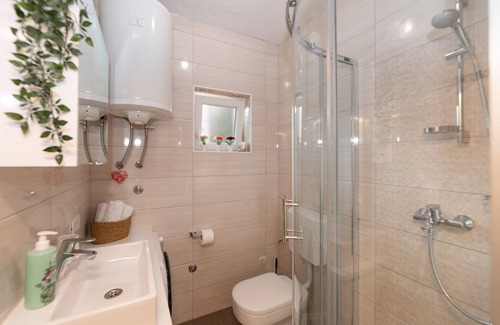 Supetar Apartment | Apartments Martić - Four Bedroom Apartment with Terrace and Sea View - (ST)
