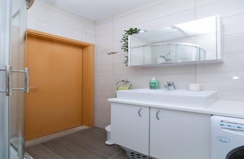Supetar Apartment | Apartments Martić - Four Bedroom Apartment with Terrace and Sea View - (ST)