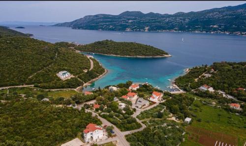 Cove Tri Zala (Zrnovo) Apartment | Apartments Pada