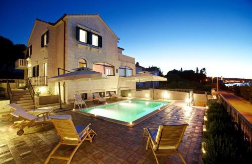 Sutivan Apartment | Apartments Paula - with pool and sea view
