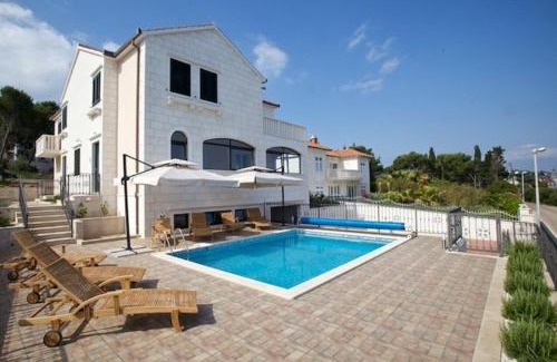 Sutivan Apartment | Apartments Paula - with pool and sea view