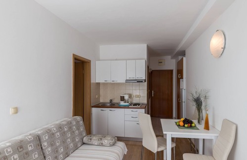 Slano Apartment | Apartments & Room Eva Slano - One Bedroom Apartment with Terrace and Sea View (Srednji)
