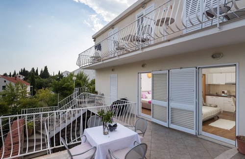 Slano Apartment | Apartments & Room Eva Slano - One Bedroom Apartment with Terrace and Sea View (Srednji)