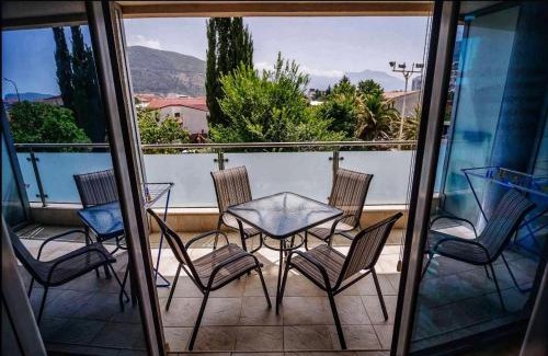 Maini House | Apartments Sirena - Modern stay with free parking