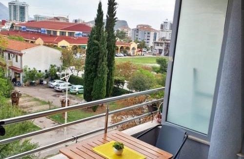 Maini House | Apartments Sirena - Modern stay with free parking