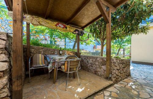 Njivice Apartment | Apartments Snjezana by El-Pi Tours