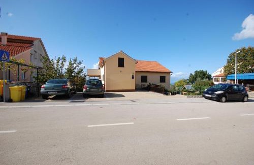 Njivice Apartment | Apartments Snjezana by El-Pi Tours