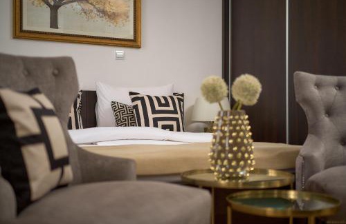 Split Apartment | Apartments Studios 81