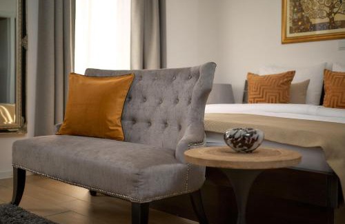 Split Apartment | Apartments Studios 81