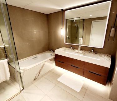 Al Aqah Apartment | Apartments with three bedrooms at address hotel