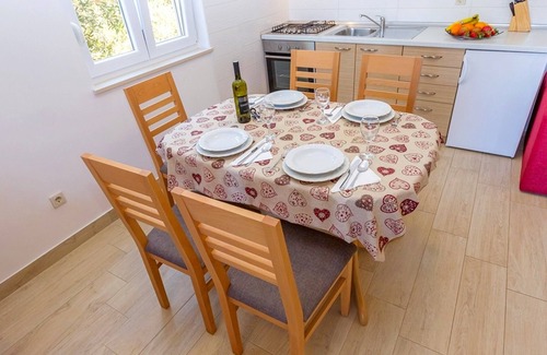 Veli Rat Apartment | Apartments Zvonko, (16324), Veli Rat, hr
