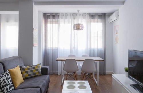 La Creu del Grau Apartment | ApartUP Pineapple
