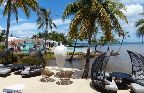 Teahupoo Hotel | APATOA Beach & Garden Village