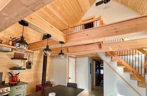 Okanagan-Similkameen House | Apex Mountain ~ The Stroh-Bar ~ Cozy and Elegant