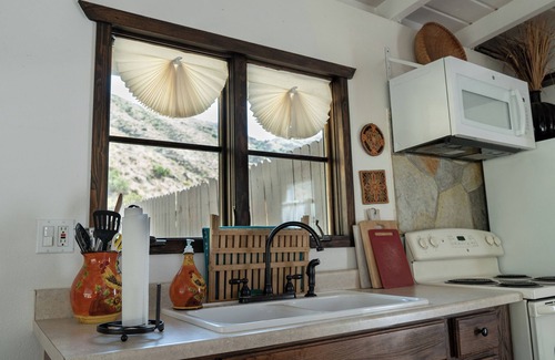 Morongo Valley House | Aphrodite Cottage-Seclusion & Stargazing at 25acres gated private Hidden Passage