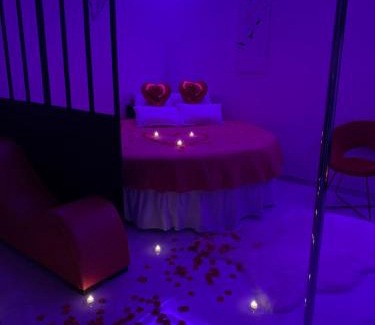 Chateau-Landon Apartment | Aphrodite LoveRoom