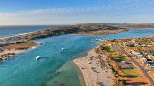 Kalbarri House | API Pelican Beach Front Apartments Kalbarri