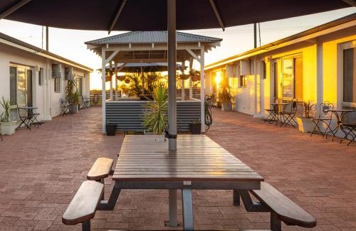Kalbarri House | API Pelican Beach Front Apartments Kalbarri