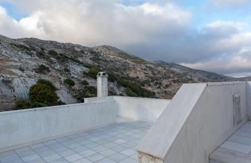 Aperathos Apartment | Apiranthian house-Panoramic view Cycladic Naxos