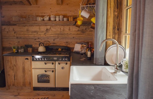 Elbigenalp Apartment | Aplin-style mountain apartment Oui with a fantastic view of the mountains and the Lech Valley