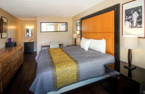 Winchester Hotel | APM Inn and Suites