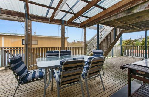 Apollo Bay House | Apollo Bay Hideaway 5 minute walk to the beach