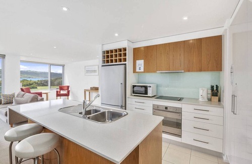 Apollo Bay Apartment | APOLLO BLUE 6 - modern waterfront apartment