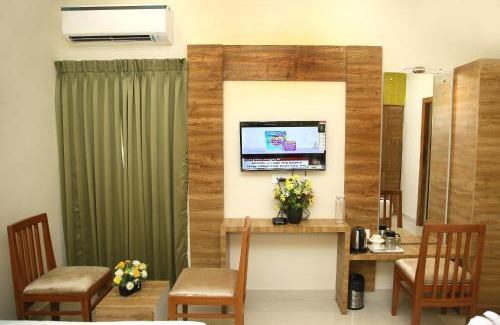 Thousand Lights Hotel | Apollo Court (Apollo hospital,Sankara natralya, US consulate