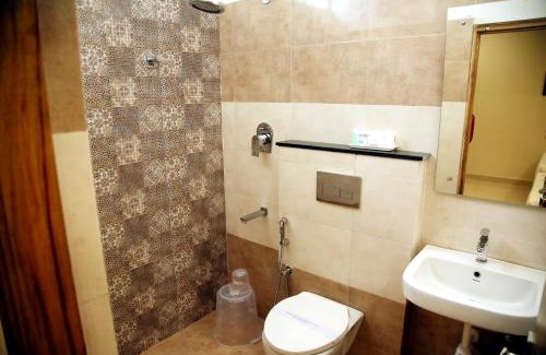 Thousand Lights Hotel | Apollo Court (Apollo hospital,Sankara natralya, US consulate