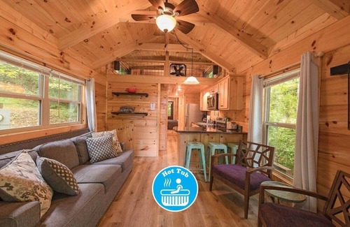 Lookout Valley Neighborhood Association Apartment | Apollonie Cabin | Lookout Mountain | Hot Tub