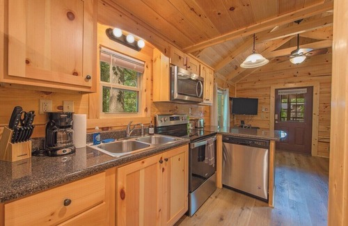 Lookout Valley Neighborhood Association Apartment | Apollonie Cabin | Lookout Mountain | Hot Tub
