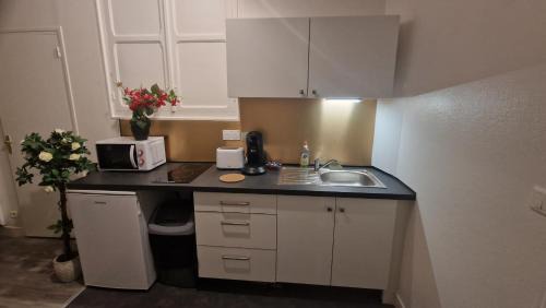 Evreux Apartment | App 1- Studio Lumineux et Jardin Hyper-Centre 5min gare