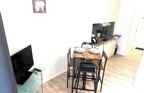 Aurillac Apartment | App 32m² with terrace, sleeps 4, wifi