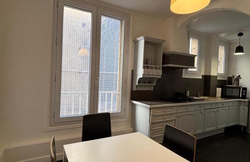 Hastings Apartment | App centre-ville près du château, grand appartement