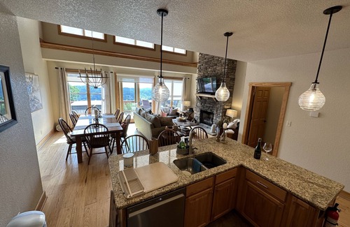 Wolf Laurel House | Appalachian Hideaway - Perfect Views - Hatley Pointe- great snow conditions NOW