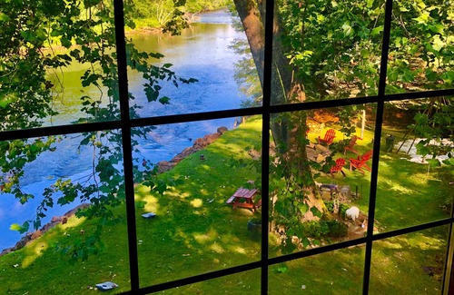 Whittier Cabin | Appalachian Log Cabin on Tuckasegee River. Pet friendly, Hot Tub, Wifi, & HBO