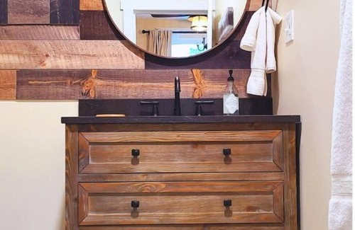 Berkeley Springs Bed & Breakfast | Appalachian Suite In Town!- Inside Grand Castalian Inn Bed and Breakfast