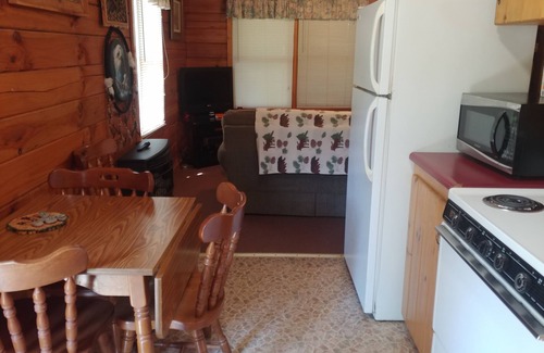 Cherokee Cabin | Appaloosa One is Minutes away from Downtown Cherokee & Harrah's Casino.