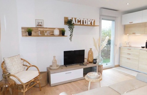 Pegomas Apartment | Appart 2 Chambres Piscine Jardin