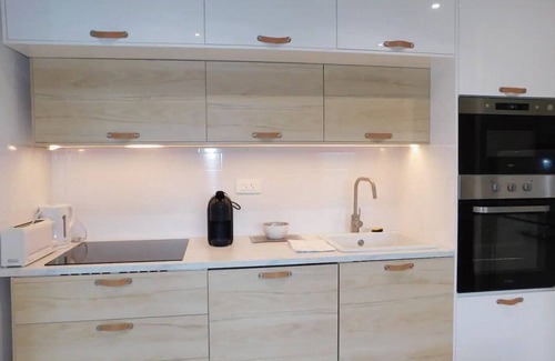 Pegomas Apartment | Appart 2 Chambres Piscine Jardin