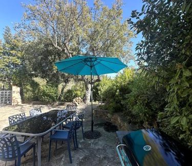 La Londe-les-Maures Apartment | Appart 4/6 personnes, jardin, terrasse, vue mer