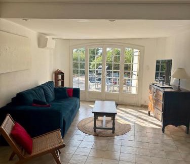 La Londe-les-Maures Apartment | Appart 4/6 personnes, jardin, terrasse, vue mer
