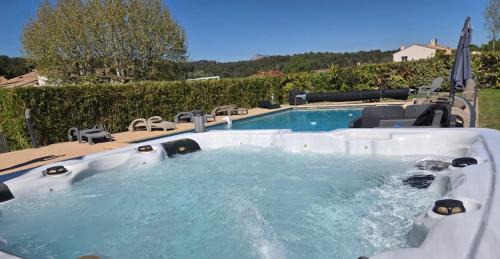 Roquefort-la-Bedoule Apartment | Appart. 4 pers a 6 Kms de Cassis avec acces piscine